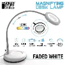 lampara-con-lupa-faded-white (1).webp